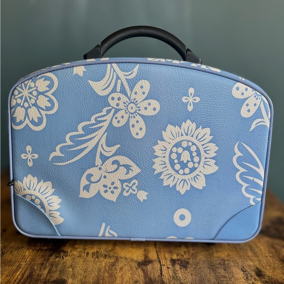 Vintage Roxy Light Blue Carry-On Suitecase - Picture 2 of 3